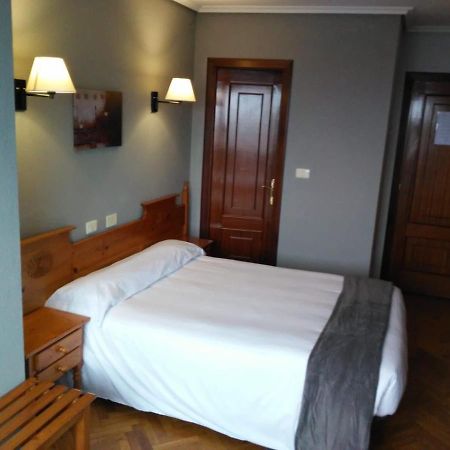 Albergue Hostal Sao Telmo Tui Exterior photo