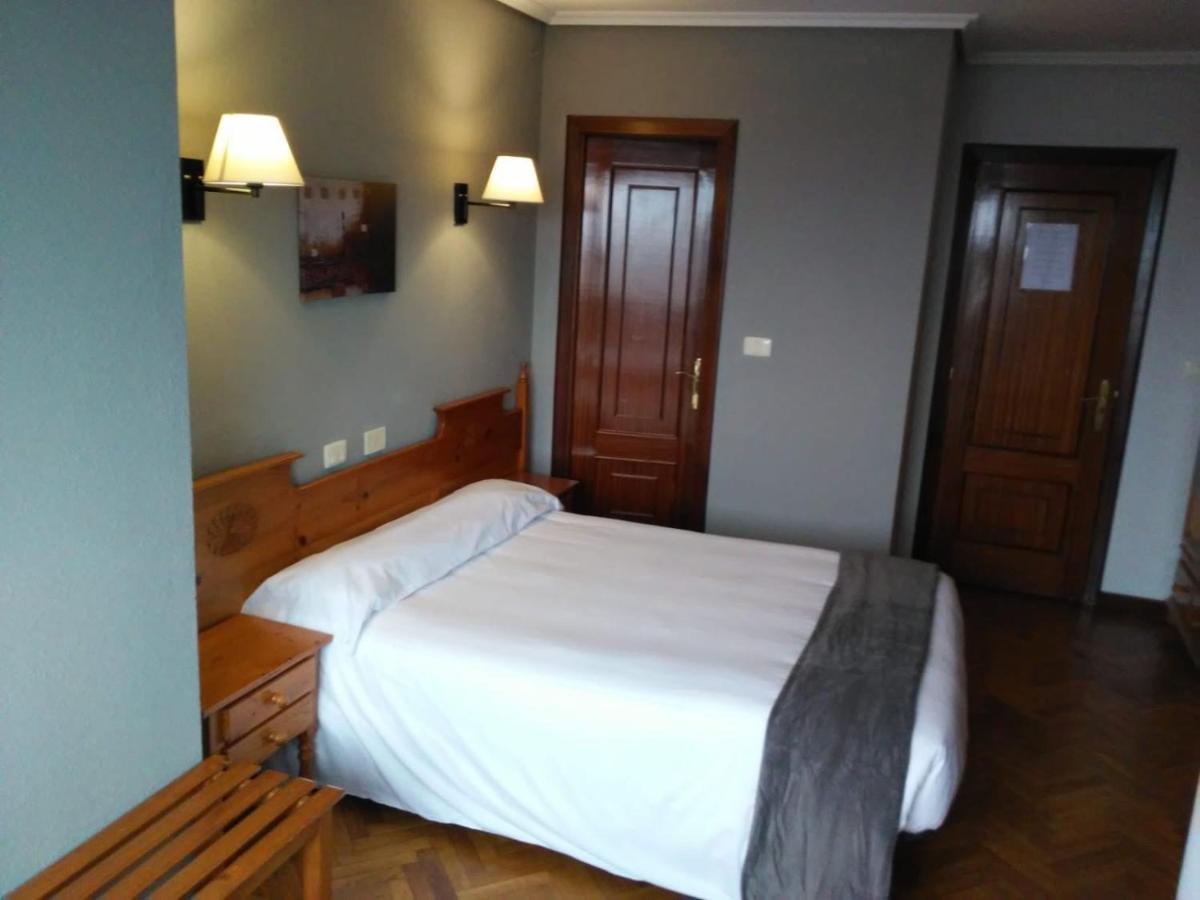 Albergue Hostal Sao Telmo Tui Exterior photo